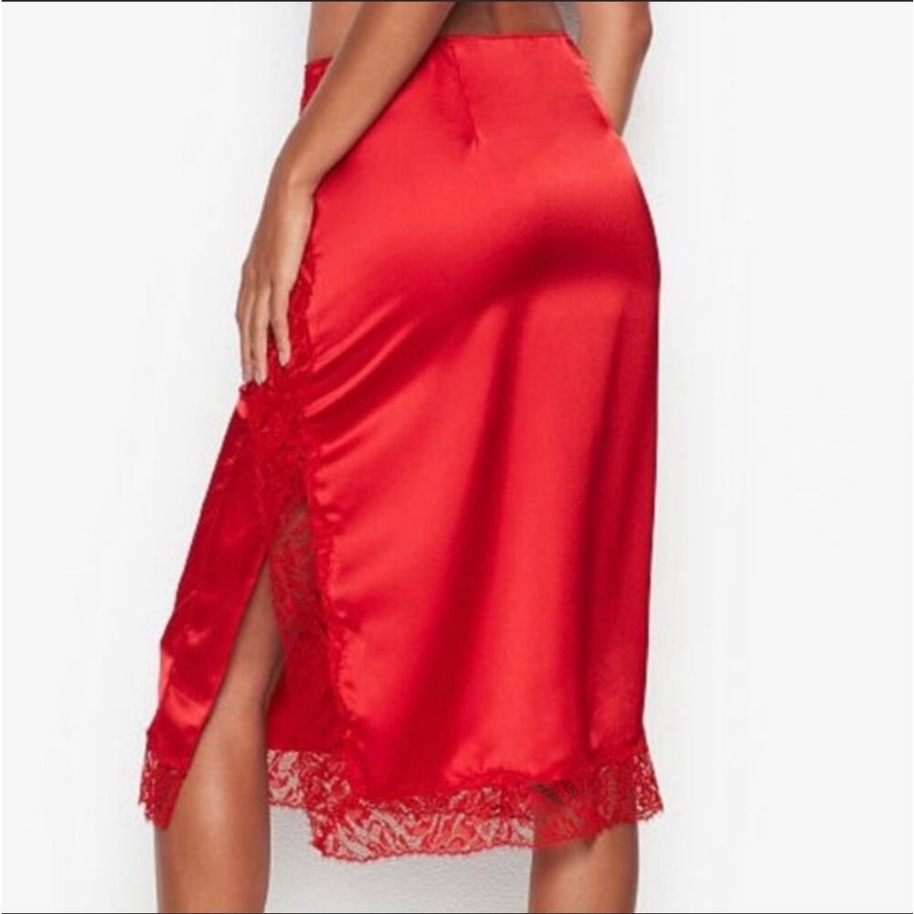 Victoria’s Secret Red Satin Slip Skirt Lace Hem Button Slit NWT Small